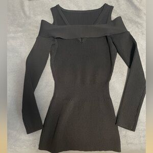 NWOT Ribbed cold shoulder black top. Size XS